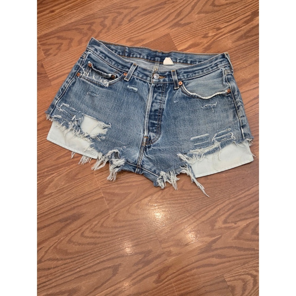 Levis 501 Distressed Denim Shorts Womens 32 Medium Wash Button Fly Cut Offs